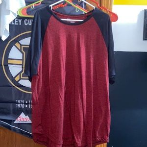 Men’s maroon and black tee size 2xl